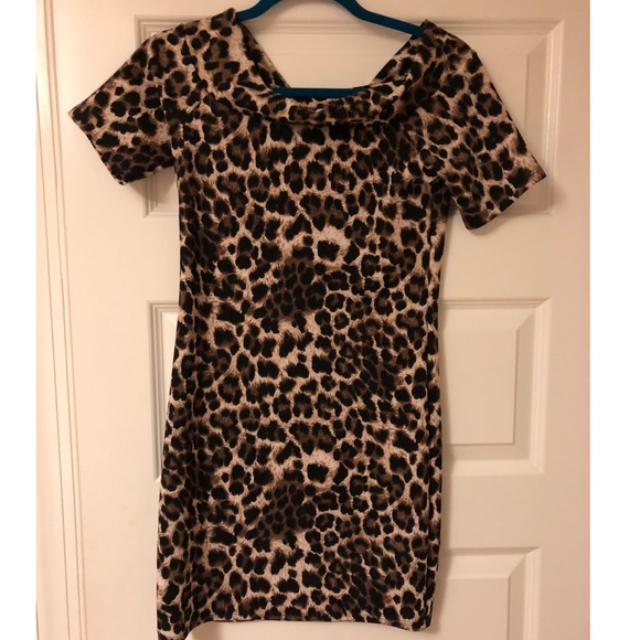 Off the shoulder fitted cheetah print dress - Picture 2 of 3